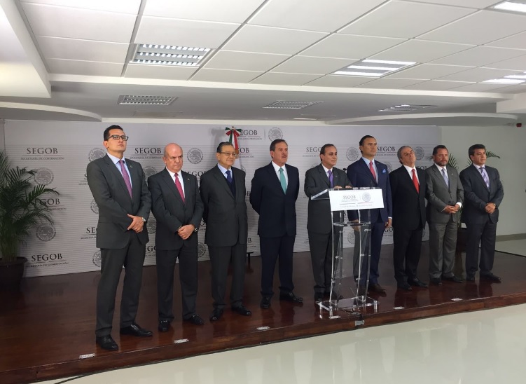 Representantes de la iniciativa privada durante la conferencia de prensa.