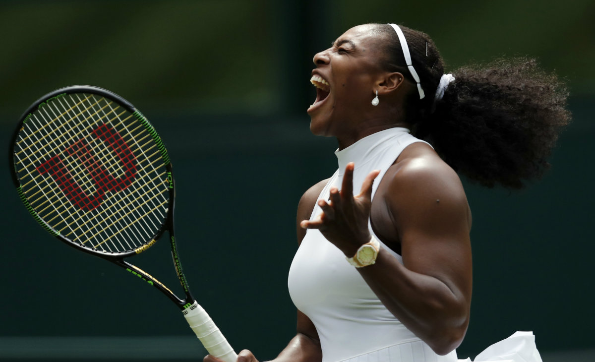 Serena Williams debuta con triunfo en Wimbledon