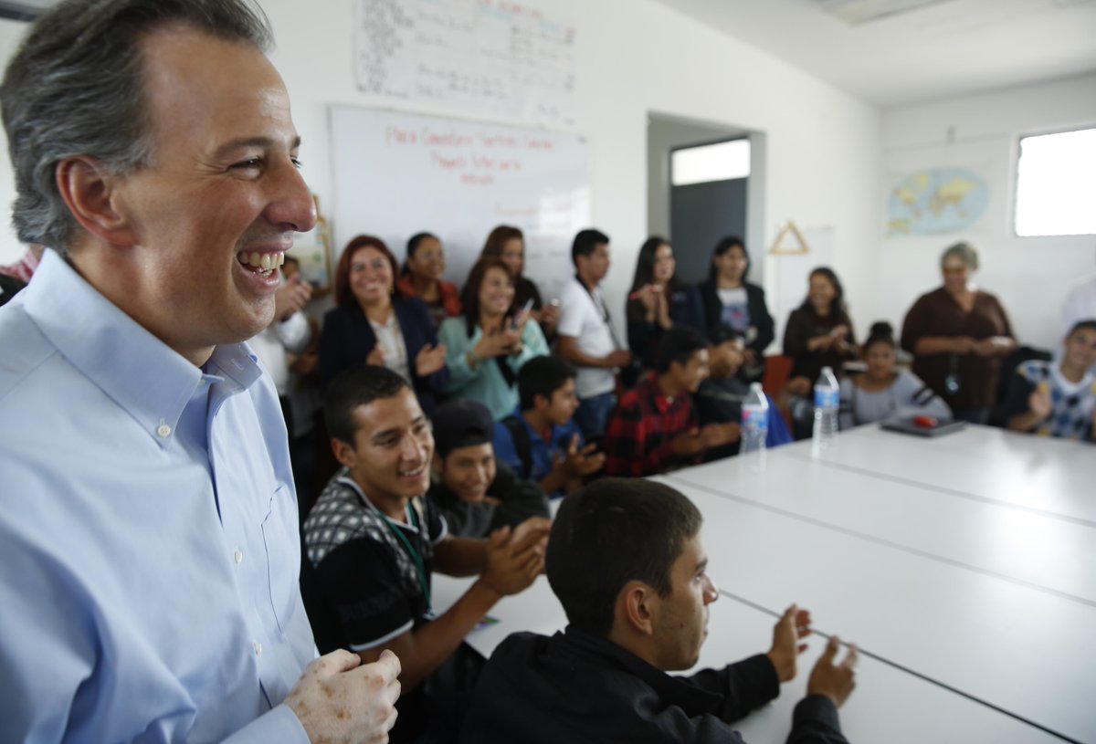 José Antonio Meade visitó un centro de desarrollo comunitario de Morelia.