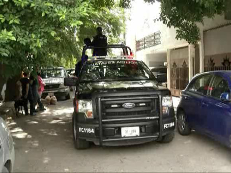 Elementos de la Policía de Monterrey, Fuerza Civil y ministeriales atendieron el reporte de robo en Anastasio Treviño y Félix U. Gómez.