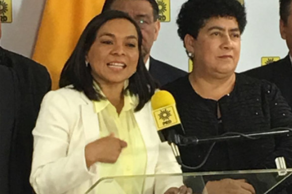 La secretaria general del PRD, Beatriz Mojica, se destapó para contender por la dirigencia del partido con la corriente de Nueva Izquierda. 