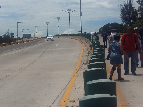 Alrededor de las 15:00 horas la circulación vial estaba restablecida en los cuatro puntos de acceso a Chilpancingo. 