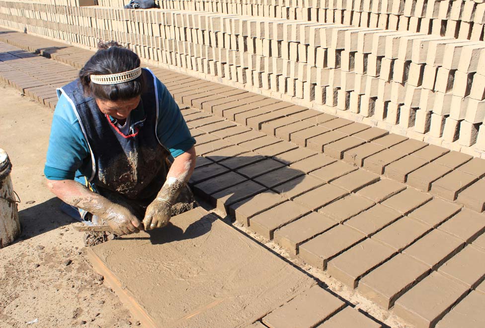 En los municipio de Durango todavía existen 200 fábricas de ladrillos de manera clandestina.
