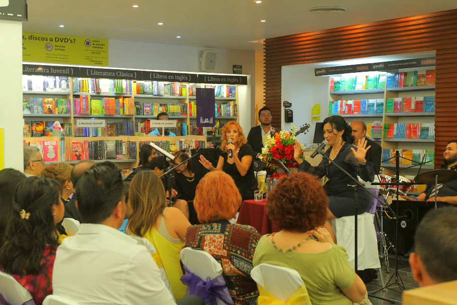 Se llevó a cabo una edición más de la "invitación musical a la lectura", en el marco del 45 aniversario de librerías Gandhi.