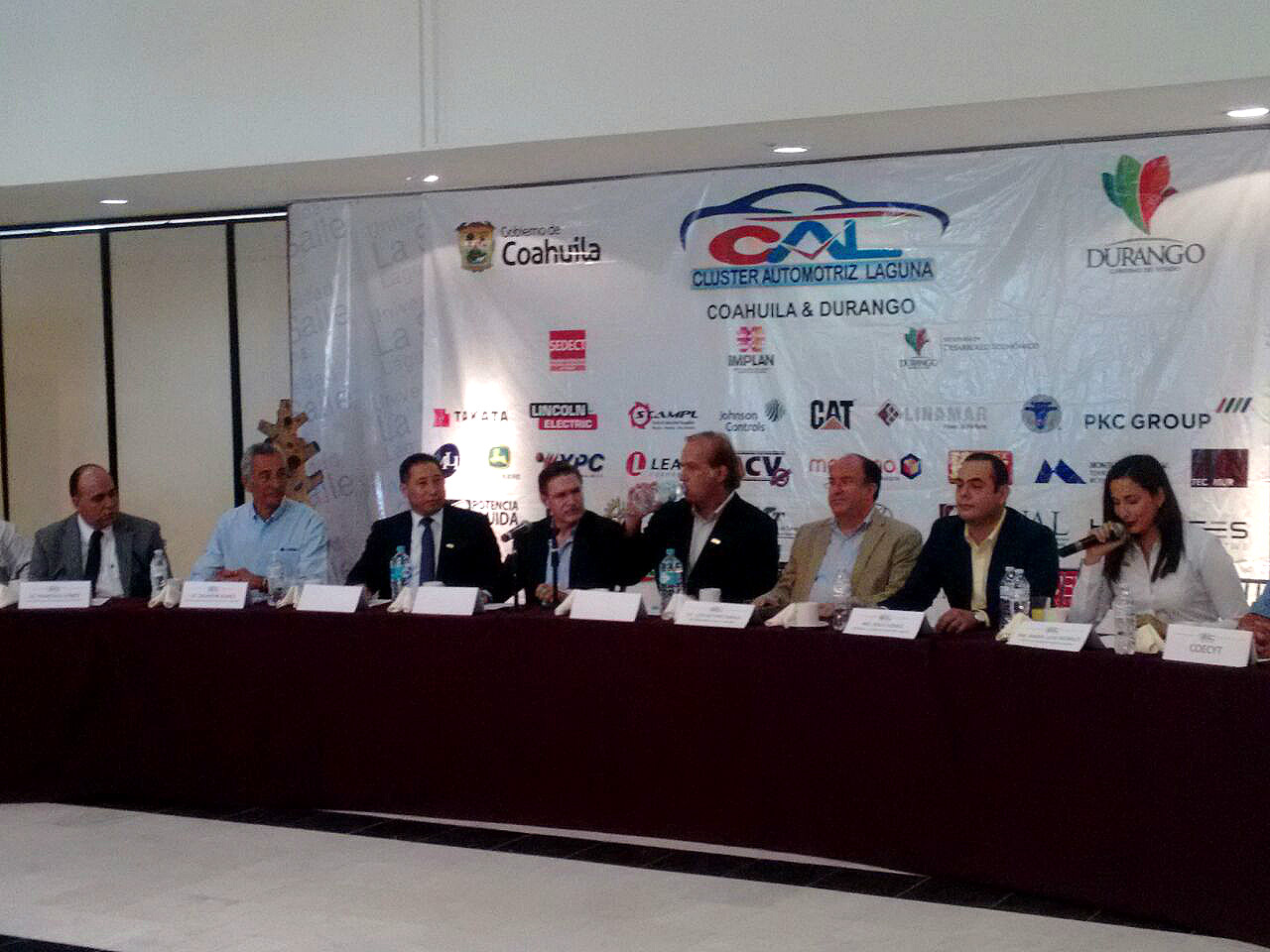 José Rosas Aispuro Torres, gobernador electo de Durango, asistió a la reunión de empresarios del clúster automotriz.