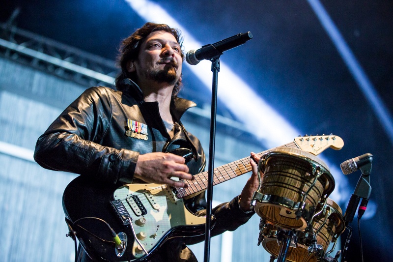 Lerón Larregui se presentó  en el Teatro Metropólitan con su más reciente álbum 'Voluma'. 