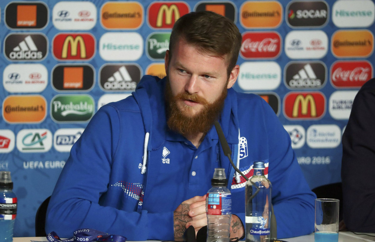 Aron Gunnarsson, capitán de la selección de Islandia
