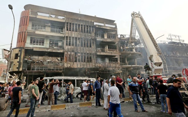 Los ataques con coche bomba en zonas comerciales en la capital de Irak, dejaron más de un centenar de muertos y aproximadamente 200 heridos. EI reivin
