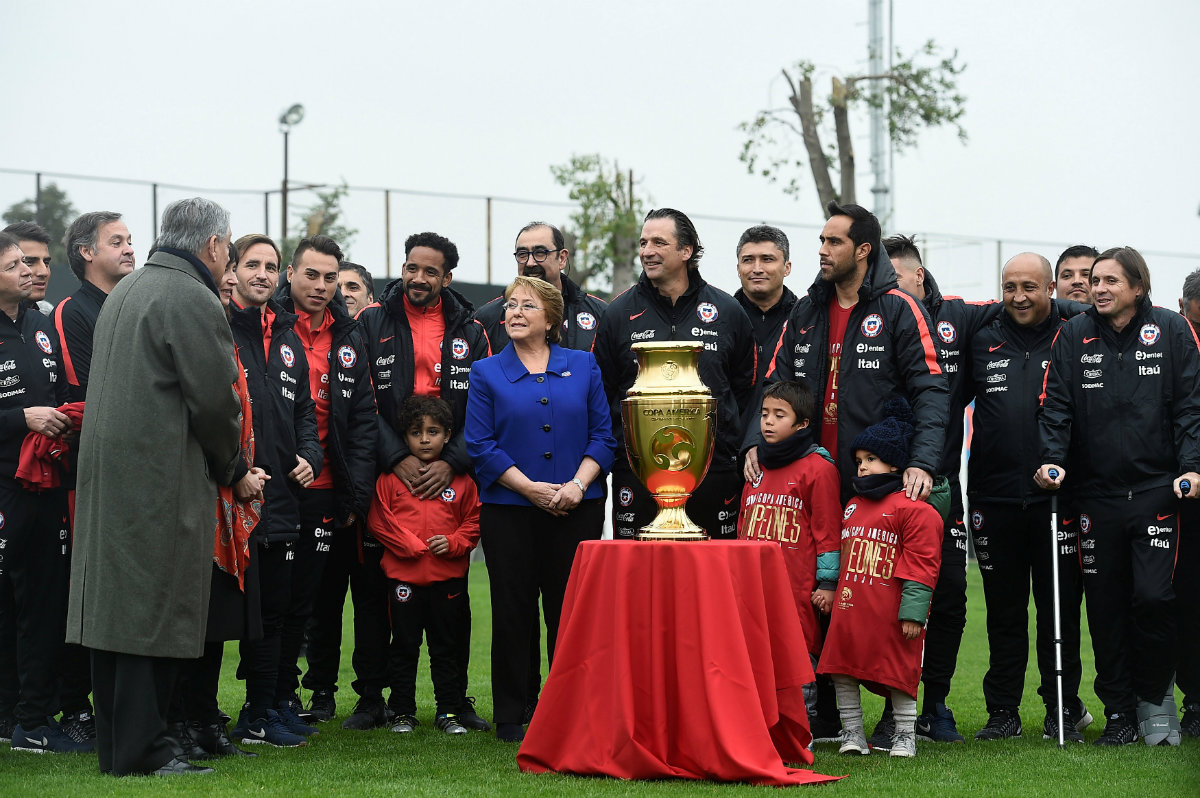 La presidenta Michelle Bachelet con la selección chilena