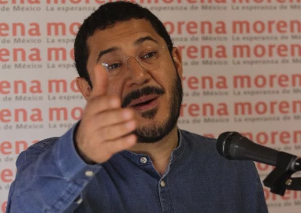 El presidente de Morena en la CdMx, Martí Batres, dijo que la norma emergente de verificación federal recarga toda la responsabilidad de controlar la 
