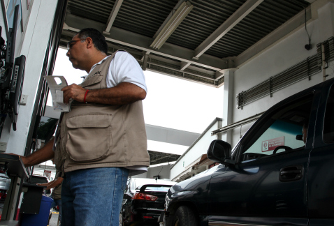 Fallas en el sistema de medición de emisiones contaminantes han sido la principal causa de clausura de 91 líneas en 21 verificentros, informó el subpr