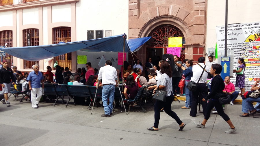Los trabajadores administrativos comenzaron su paro de labores