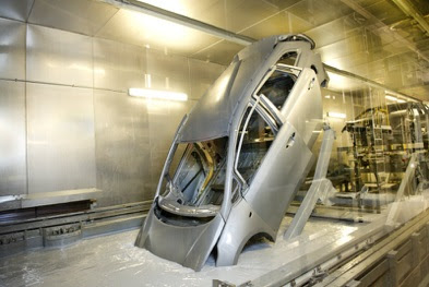 La nave de pintura de Kia es la tercera parada en el proceso de producción y cuenta con tres pisos de estructura y 48 robots que participan a lo largo