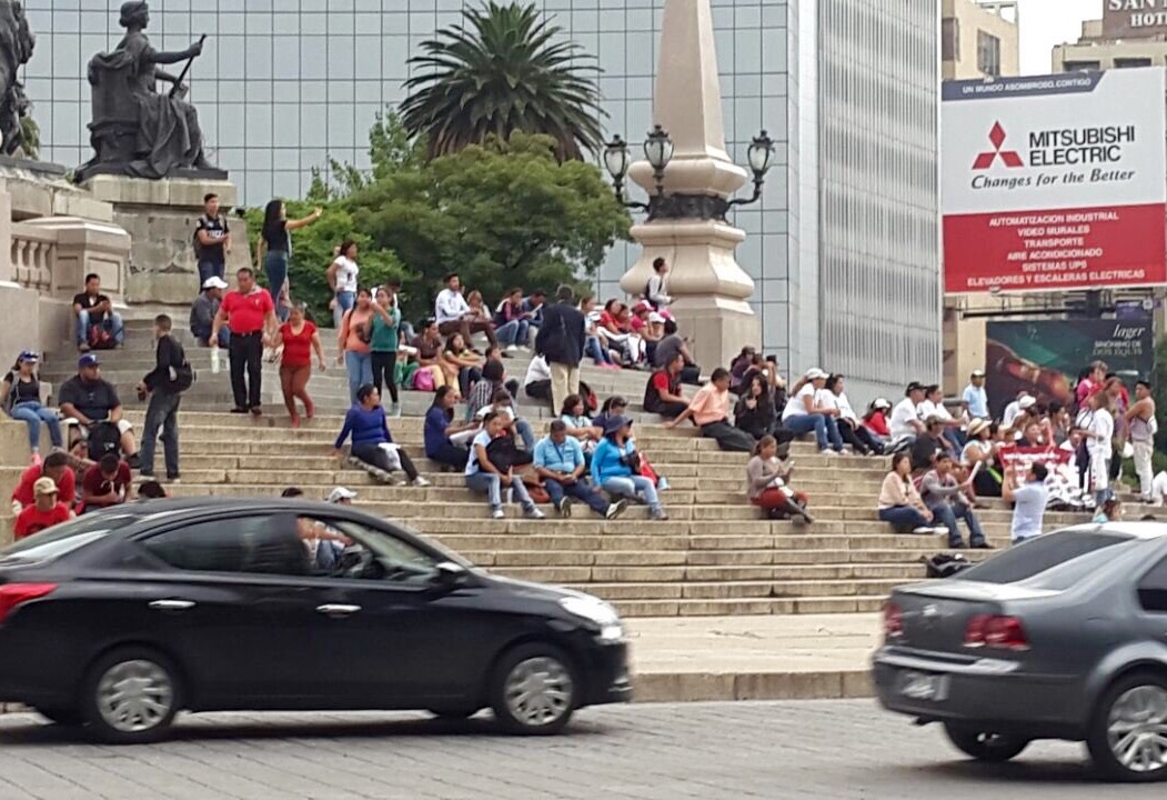 Contingentes empiezan a concetrarse en el Ángel de la Independencia.