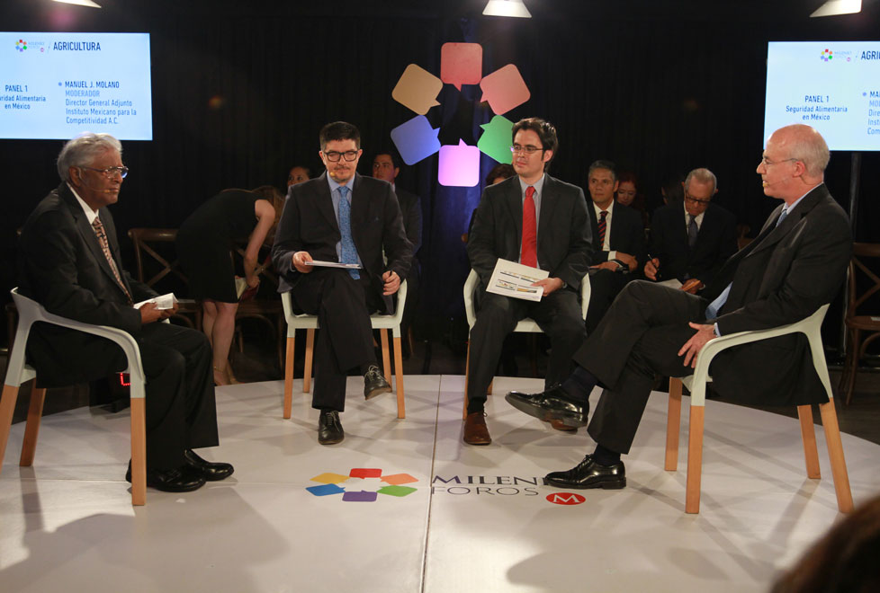 Participantes del primer panel "Seguridad Alimentaria en México". 