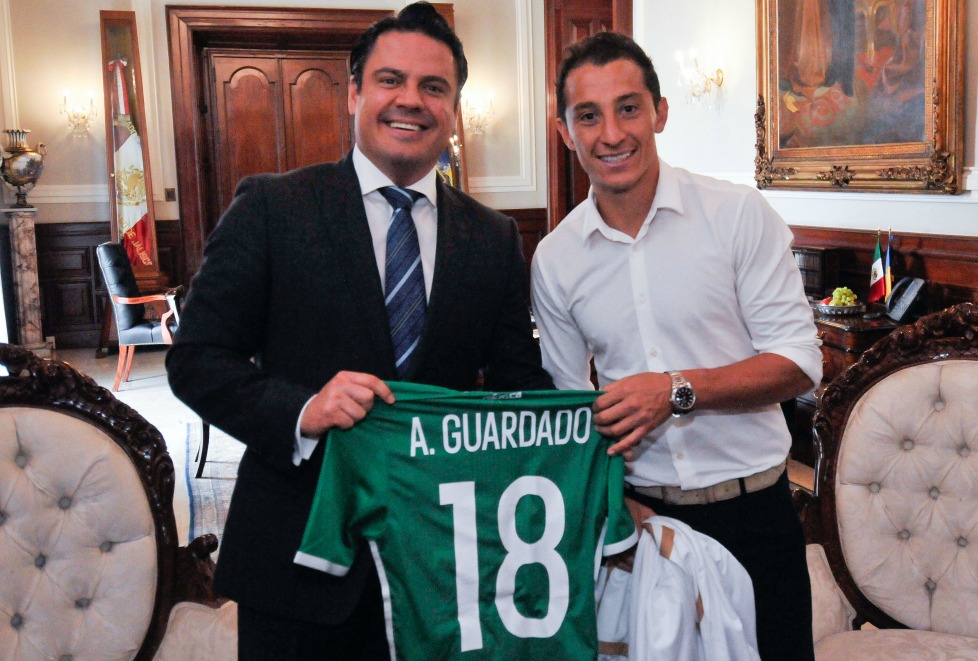 Andrés Guardado charló con Aristóteles Sandoval.