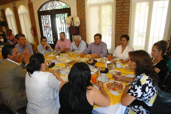 Se realizó una reunión entre la alcaldesa electa, María Luisa González Achem y los nuevos regidores en Lerdo.