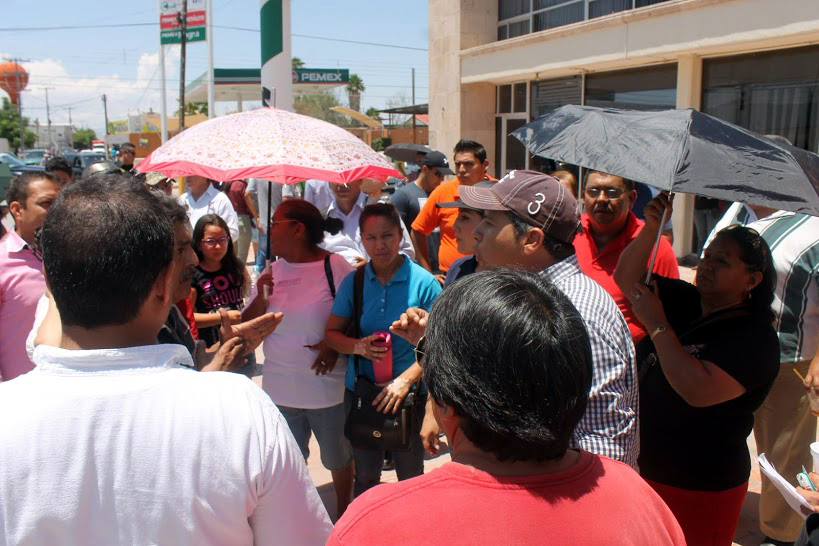 Maestros de Matamoros estuvieron a punto de llegar a los golpes con gente que se inmiscuyó de partidos políticos como PPC y Morena.