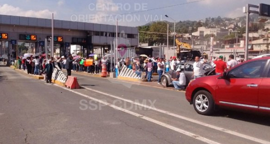 En la Autopista México-Cuernavaca los inconformes hicieron bloqueos intermitentes. 