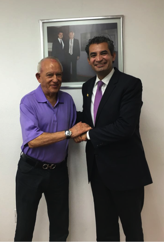 Enrique Ochoa y el líder sindical Víctor Fuentes del Villar.