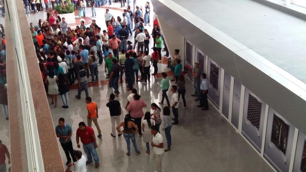 De los 750 maestros que se presentaron a iniciar la evaluación, solo 380 concluyeron  el examen.