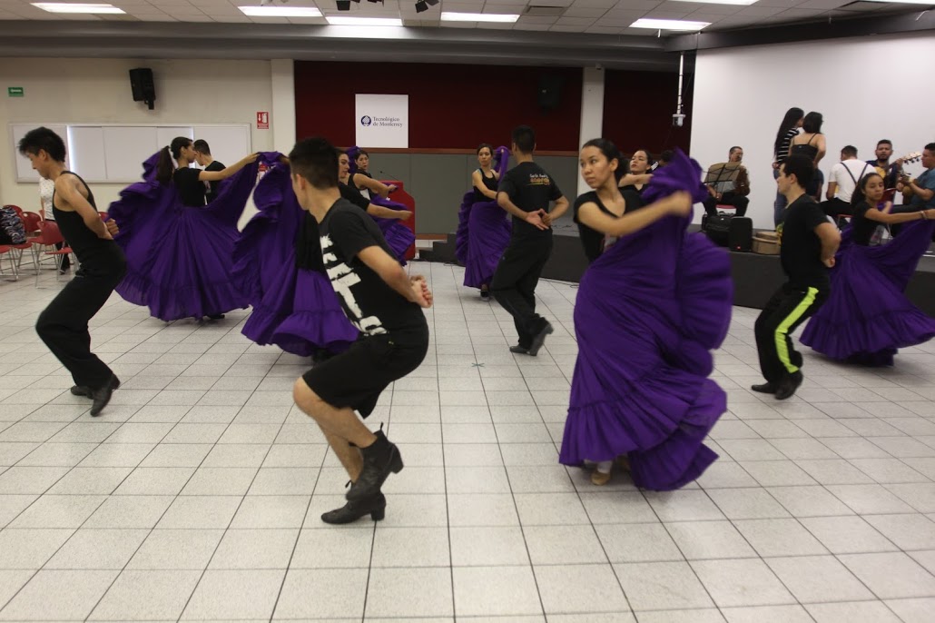 Ensayo del grupo de danza del Tecnológico de Monterrey.