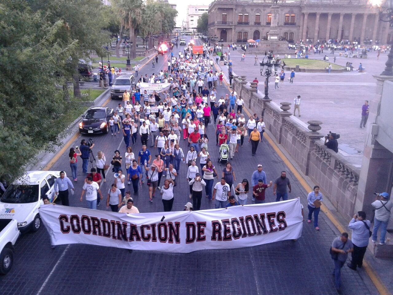 El contigente fue resguardado por elementos de Tránsito