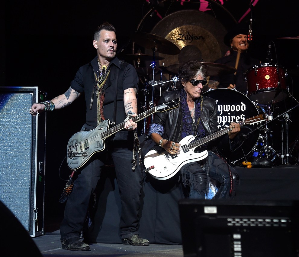 Perry se encontraba ofreciendo un concierto con su banda Hollywood Vampires, junto a Johnny Depp y Alice Cooper. 