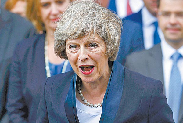 La futura líder británica de 59 años quiere recortar la inmigración.