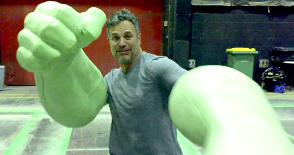 Mark Ruffalo y los brazos de Hulk