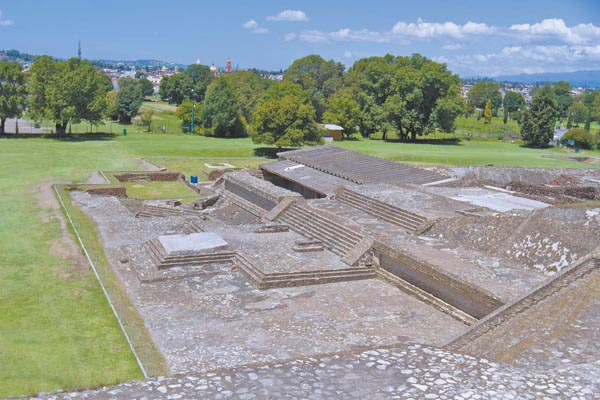 Panorámica del Patio de los Altares en la zona arqueológica de Cholula.