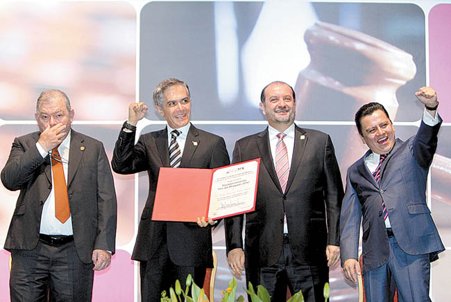 Édgar Elías Azar, Miguel Ángel Mancera, Rodolfo Ríos y Manuel Granados celebrando el día del abogado. 