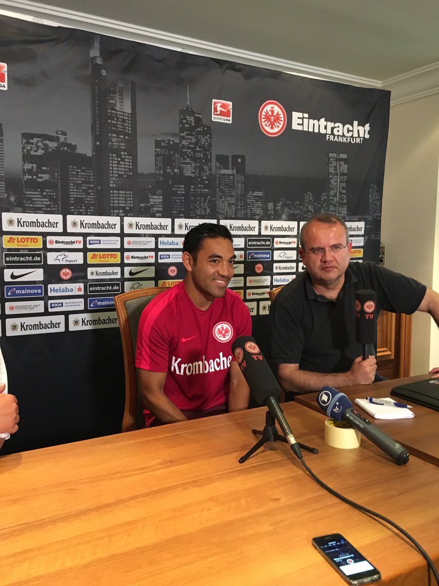 Marco Fabián en conferencia de prensa 