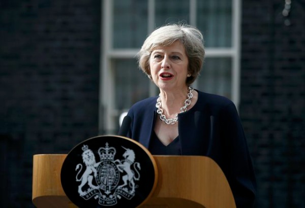 May hizo la primera designación tras recibir el encargo de l areina Isabel II de formar un gobierno.