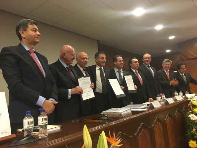 Ante el secretario de Salud, del Conadic, Manuel Mondragón y el titular de la Agencia de Investigación Criminal de la PGR, Mazzitelli consideró inexac