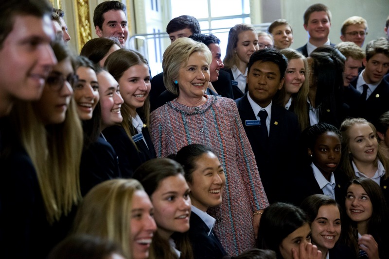 "Presentaré la reforma migratoria integral" que mantenga a las familias unidas y facilite el camino a la ciudadanía, aseguró Clinton. 