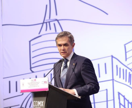 El mandatario capitalino acudió a la entrega del informe final del Consejo Interinstitucional para la Implementación del sistema anticorrupción. 