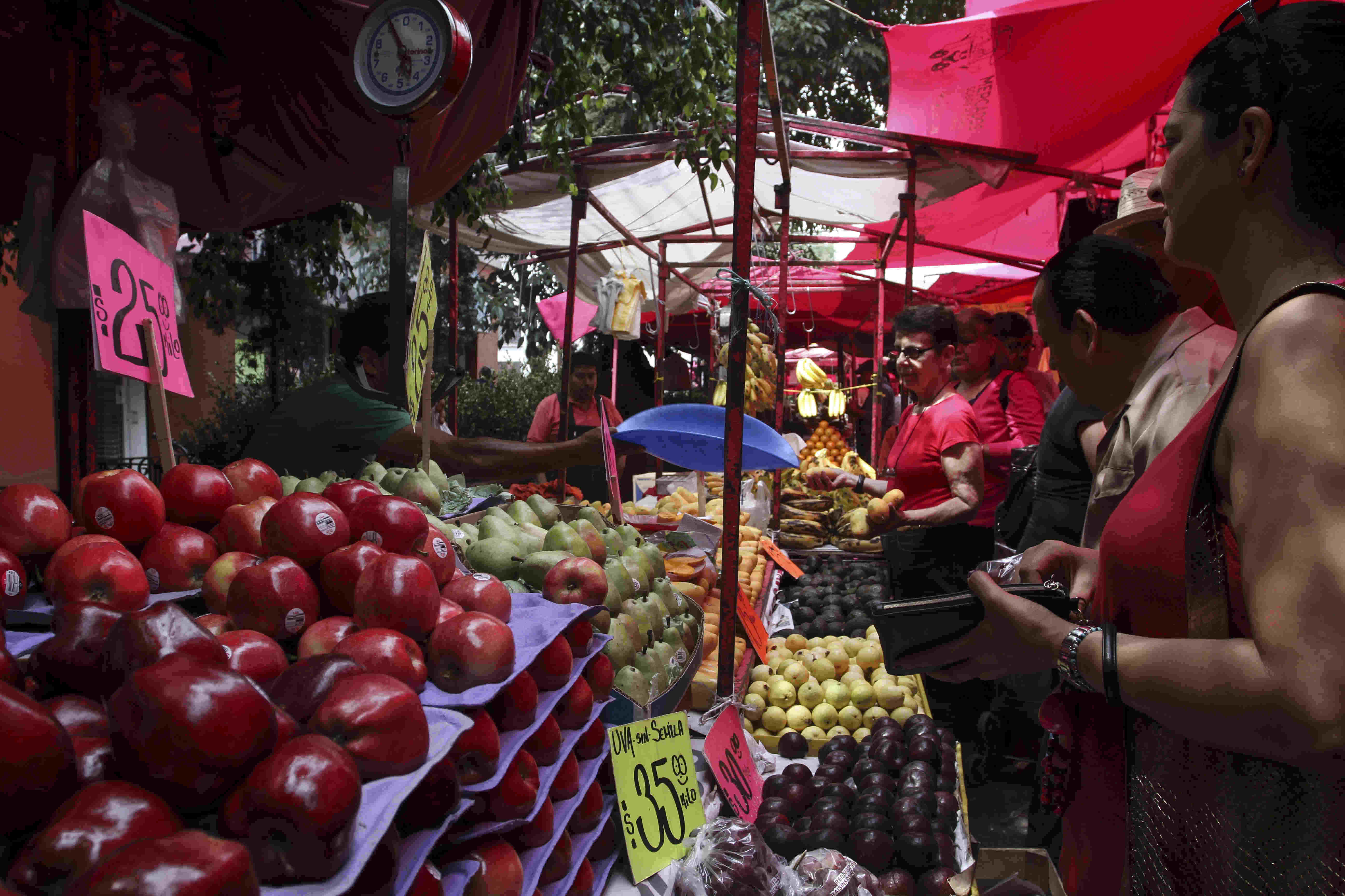 La naranja, el limón, la cebolla, el jitomate y la carne de res son los alimentos básicos que más se han encarecido.