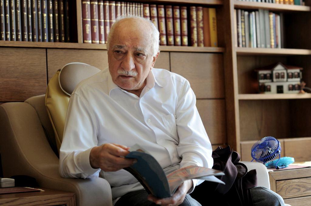 Fethullah Gülen condenó "en los más firmes términos" el intento de golpe en Turquía.