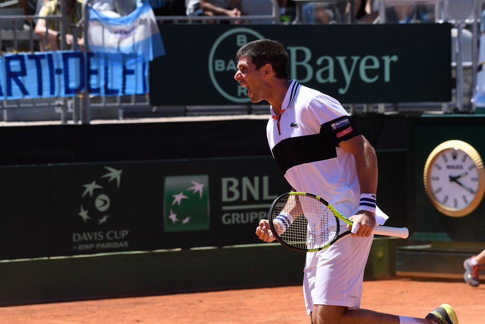 Federico Delbonis gana y clasifica a Argentina a semifinales