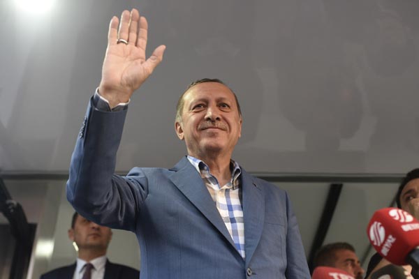 El presidente turco Recep Erdogan mientras pronunció un discurso en Estambul, el 16 de julio de 2016.