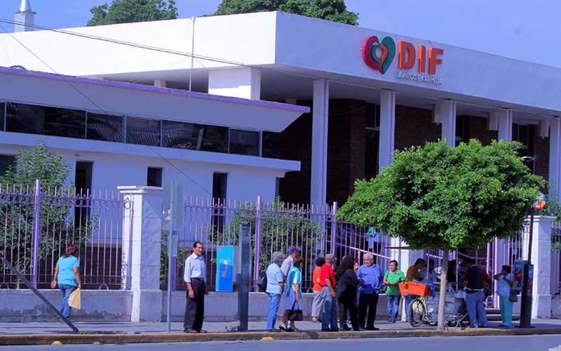 DIF Torreón otorga suplementos contra la desnutrición en niños.