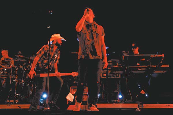 El grupo regiomontano apareció poco antes de la medianoche.