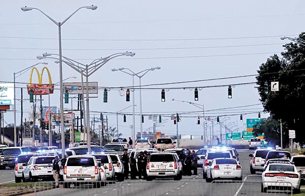 Gavin Long fue visto con un fusil de alto poder frente el cuartel policial de Baton Rouge previo al tiroteo.