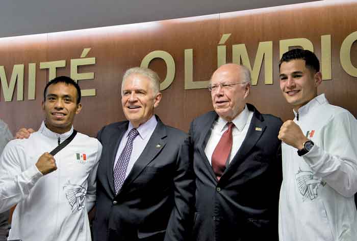 Carlos Padilla, presidente del COM, y José Narro, secretario de Salud, se reunieron con algunos de los atletas que representarán a México.