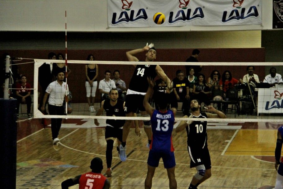 La Selección Nacional de Volibol de Sala venció a Dominicana en Torreón.