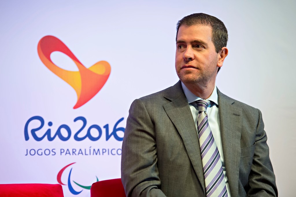 Alfredo Castillo y la delegación nacional a los Juegos Paralímpicos