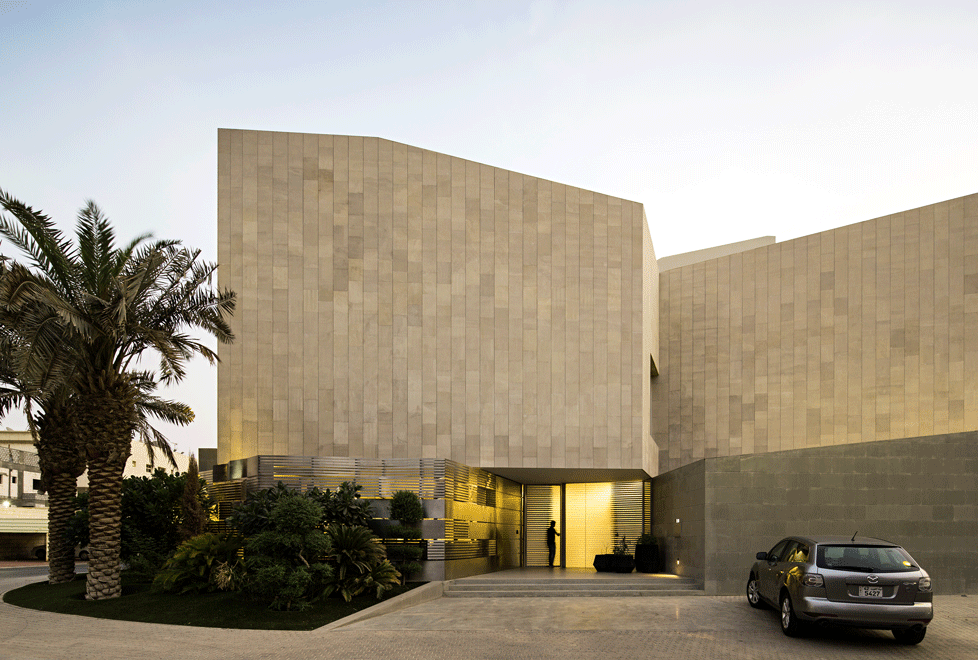 El concepto de Wall House incluye colores neutros, gran uso de vegetación y sobre todo énfasis en la privacidad de sus habitantes.