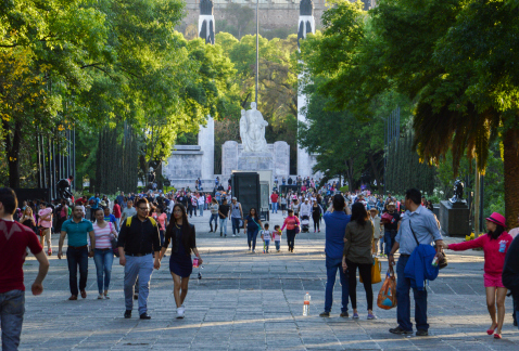 El Bosque de Chapultepec es uno de los lugares que atraen a visitantes nacionales y extranjeros.