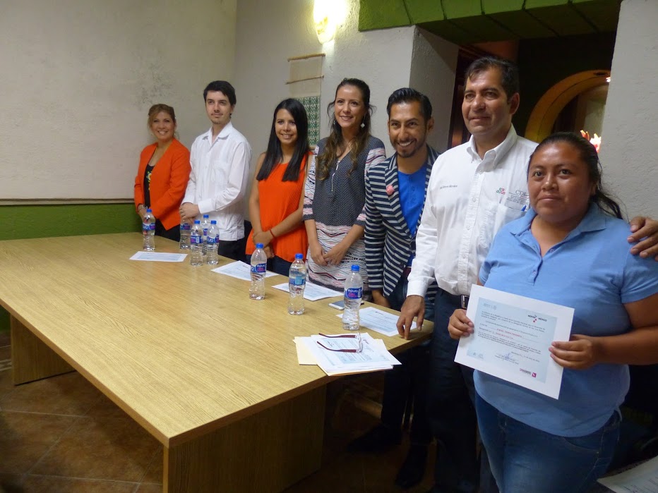 La CDI entregó apoyos económicos a 15 proyectos comunitarios. 